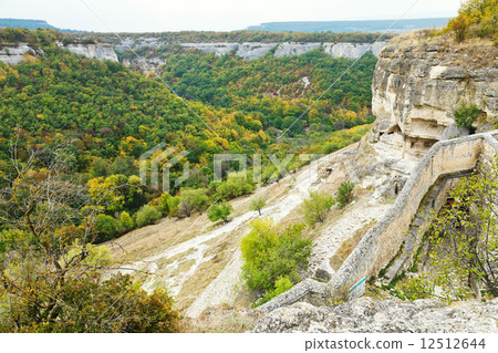 gorge mariam dere and wall of chufut kale town gorge mariam dere and wall of chufut kale town 12512644