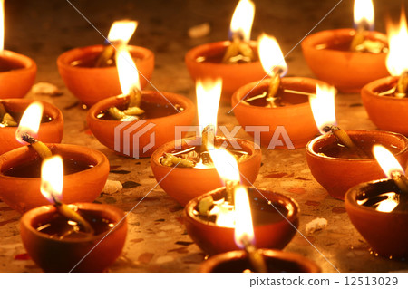 illuminating oil lamps 12513029