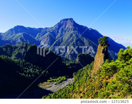 Caldera de Taburiente National Park on La Palma Caldera de Taburiente National Park on La Palma 12513625