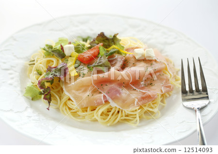 麵團冷面用未加工的火腿和蓬蒿調味汁 12514093