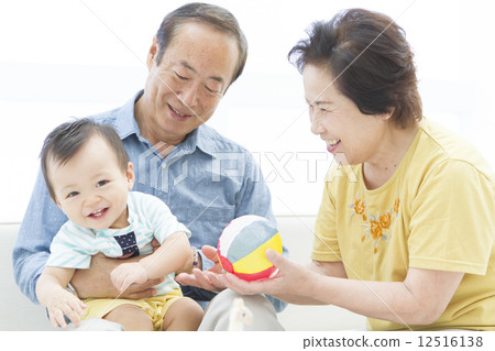 Senior couple and grandchild 12516138