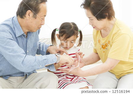 高級夫婦和孫子 12516194