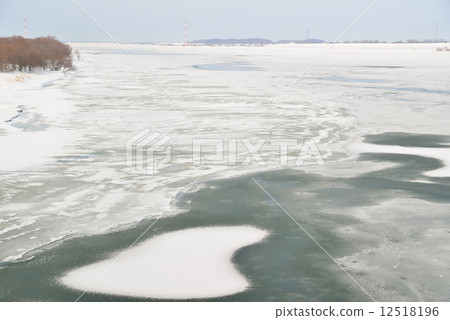 Ishikari River in winter Ishikari River in winter 12518196