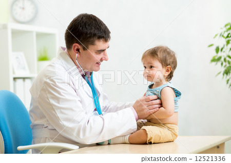 pediatrician man examining heartbeat of baby boy with stethoscope 12521336