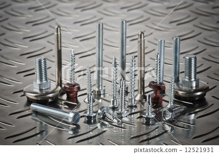 Varied screws and bolts, close up 12521931