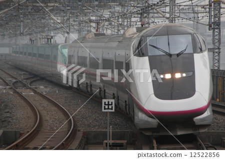 Akita Shinkansen Komachi number (E3 series) + Tohoku Shinkansen Yamabiko issue (E5 series) 12522856