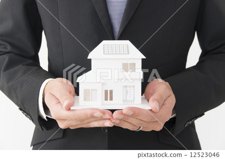 舒適的住房 12523046