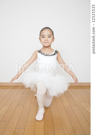 芭蕾女孩 芭蕾女孩 12525535