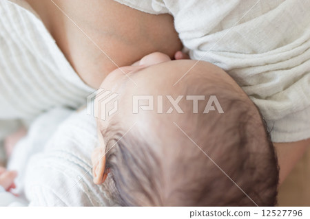 Breast feeding 2 months old baby 12527796