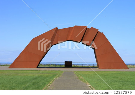 跨越四個島嶼。 跨越四個島嶼。 12527879