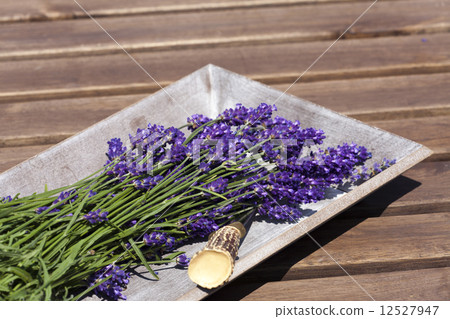 Lavender in a wooden bowl 12527947