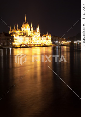 Hungarian Parliament Building as seen from Margit Hid at night 12529002