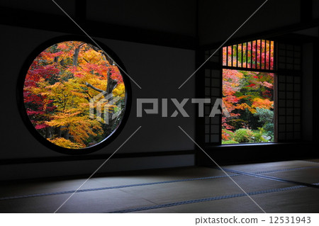 Genkoan enlightenment and autumn leaves from the window of hesitation 12531943