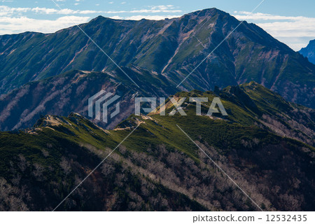 在深秋的登山 在深秋的登山 12532435
