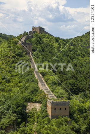 Beijing Great Wall in China, the majestic Great Wall, a symbol of China. 12534101