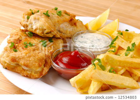 Fried fish and chips 12534803
