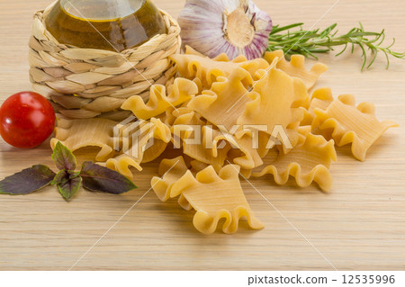 Tatarian makaroni - beshbarmak 12535996