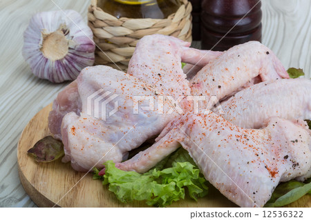 Raw chicken wings Raw chicken wings 12536322