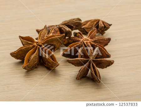 Star anise 12537833