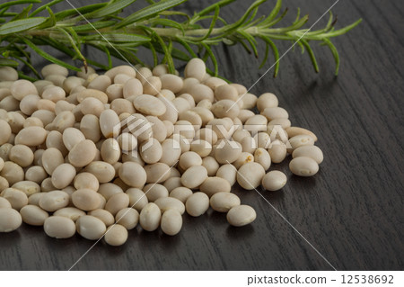 Raw soya beans Raw soya beans 12538692
