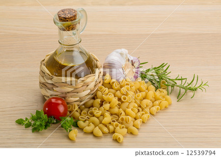 Raw pasta Raw pasta 12539794