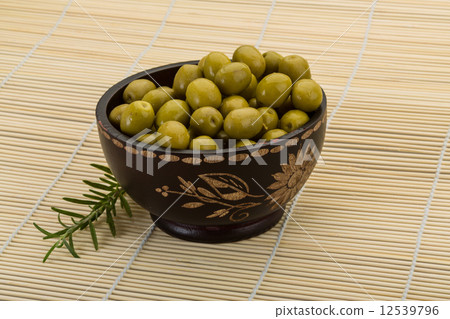 Green olives 12539796