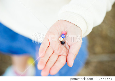 5 years old child 12554365