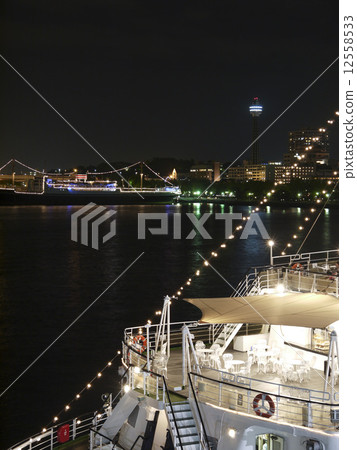 船舶和夜間視圖 船舶和夜間視圖 12558533