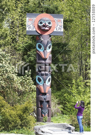 totem pole  12558889