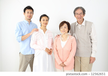 Two generations family 12562651