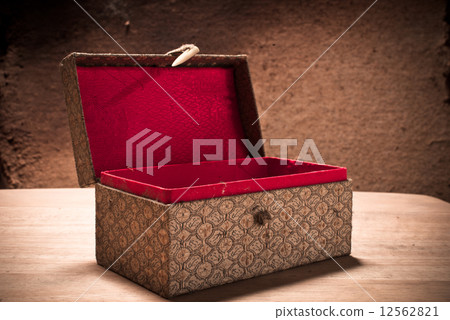 Old open vintage box with grunge background, still life. 12562821