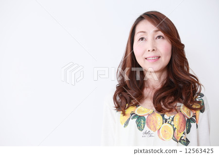 Middle female image 12563425