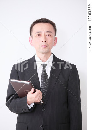 中間的商人形象 中間的商人形象 12563829