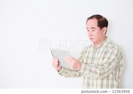 叔叔的形象 12563908