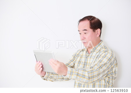 Uncle image 12563910
