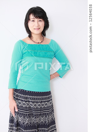 Female 50's portrait 12564038