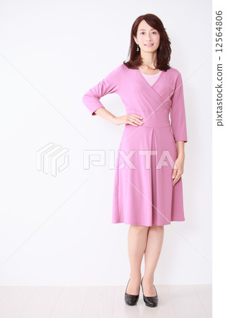 Middle female image 12564806