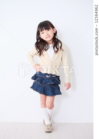 女孩肖像 12564962