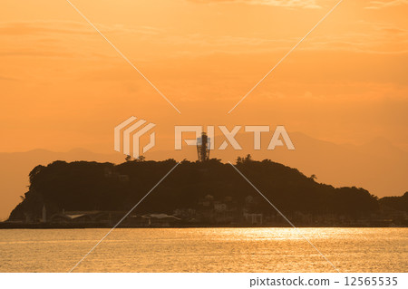 江之島日落時分 12565535