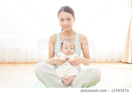 3 months old baby and lady 12565878