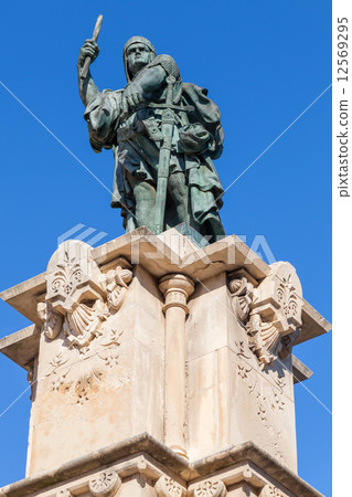 Monument to Admiral Roger de Lluria in Tarragona Monument to Admiral Roger de Lluria in Tarragona 12569295