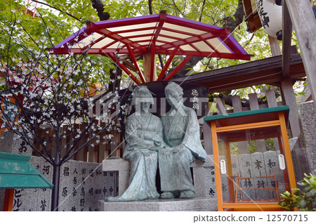 "Initial Tokubei" bronze statue 12570715