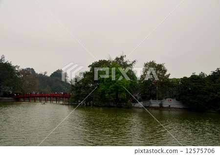 Hanoi Hoan Kiem Lake and Yushan Shrine 12575706