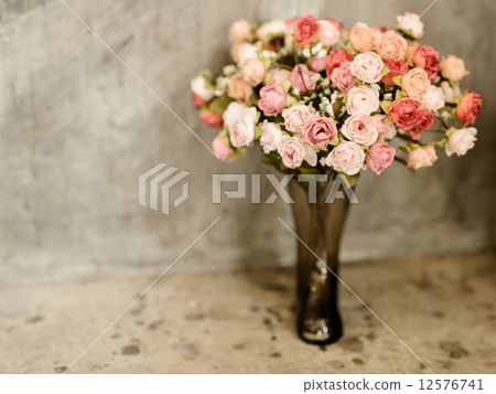 Romantic vintage rose bouquet. 12576741