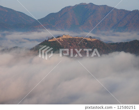 武田在雲彩海的城堡廢墟 武田在雲彩海的城堡廢墟 12580251