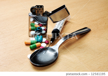 drugs pills skull 12581195