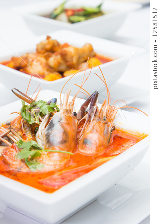 tom yum soup 12581512