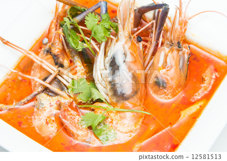 tom yum soup 12581513