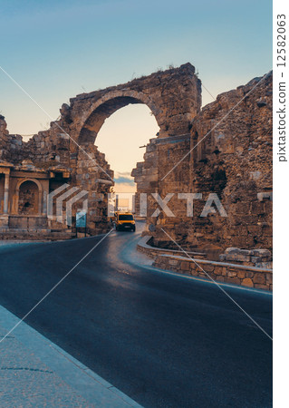 Road through the portal 12582063