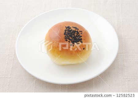 Anpan peppers treat table cloth on a plate Anpan peppers treat table cloth on a plate 12582523